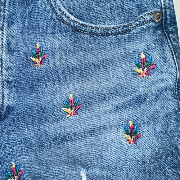 Lucky Brand Legend Women’s Shorts Denim 4/27 Blue Distressed Floral Embroidered - Picture 11 of 16
